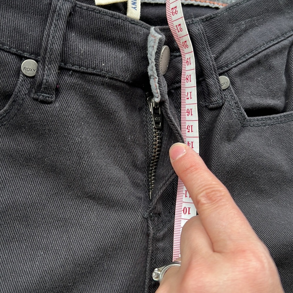 🎁4/$25 - ROXY Suntrippers black skinny jeans - 28W - NEW ☀️ - Picture 9 of 11